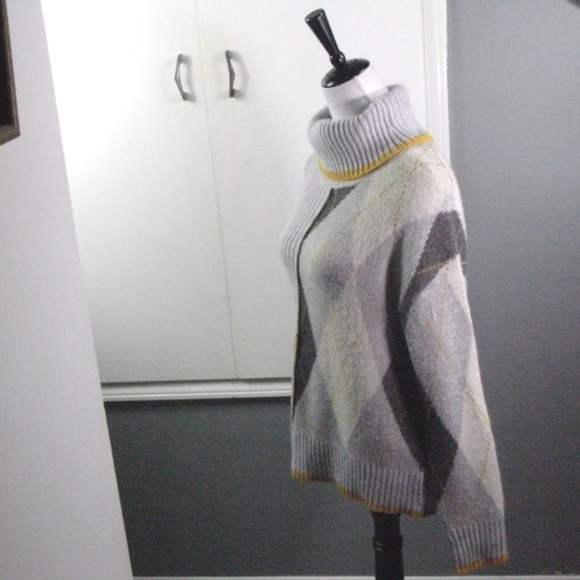 Hem & Thread Gray Patterned Cowl Neck Sweater Size Small - Picture 3 of 5